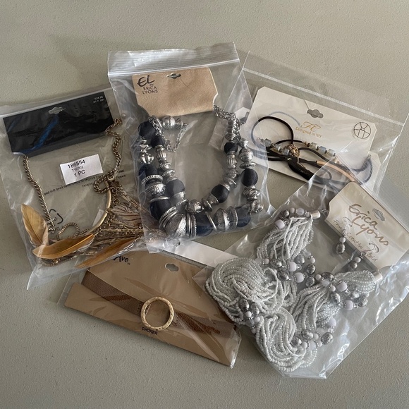 Jewelry - BUNDLE of (5) NEW Necklaces/Pendants/Choker